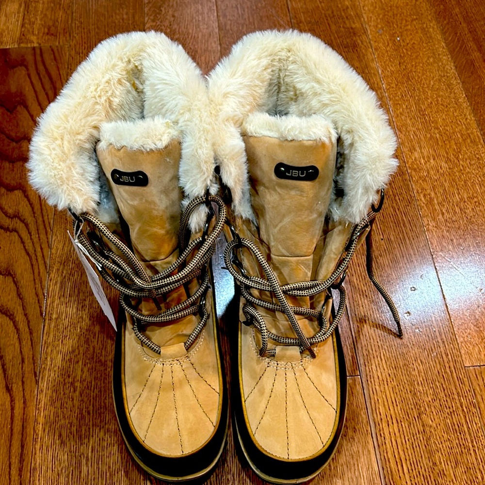 Snow boots